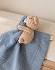Doudou Orsetto in uncinetto e mussola con ricamo personalizzato