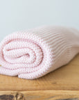 Couverture en laine mélangée avec broderie