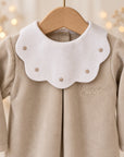 Barboteuse chenille de Noël rouge avec broderie personnalisée (col nuage)