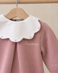 Barboteuse chenille de Noël rouge avec broderie personnalisée (col nuage)