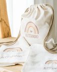 Conjunto Babero y Toalla Blanco + Bolsa Color Crudo