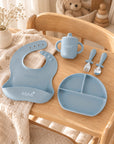 Set nourriture bébé bleu poudré avec bavoir personnalisé