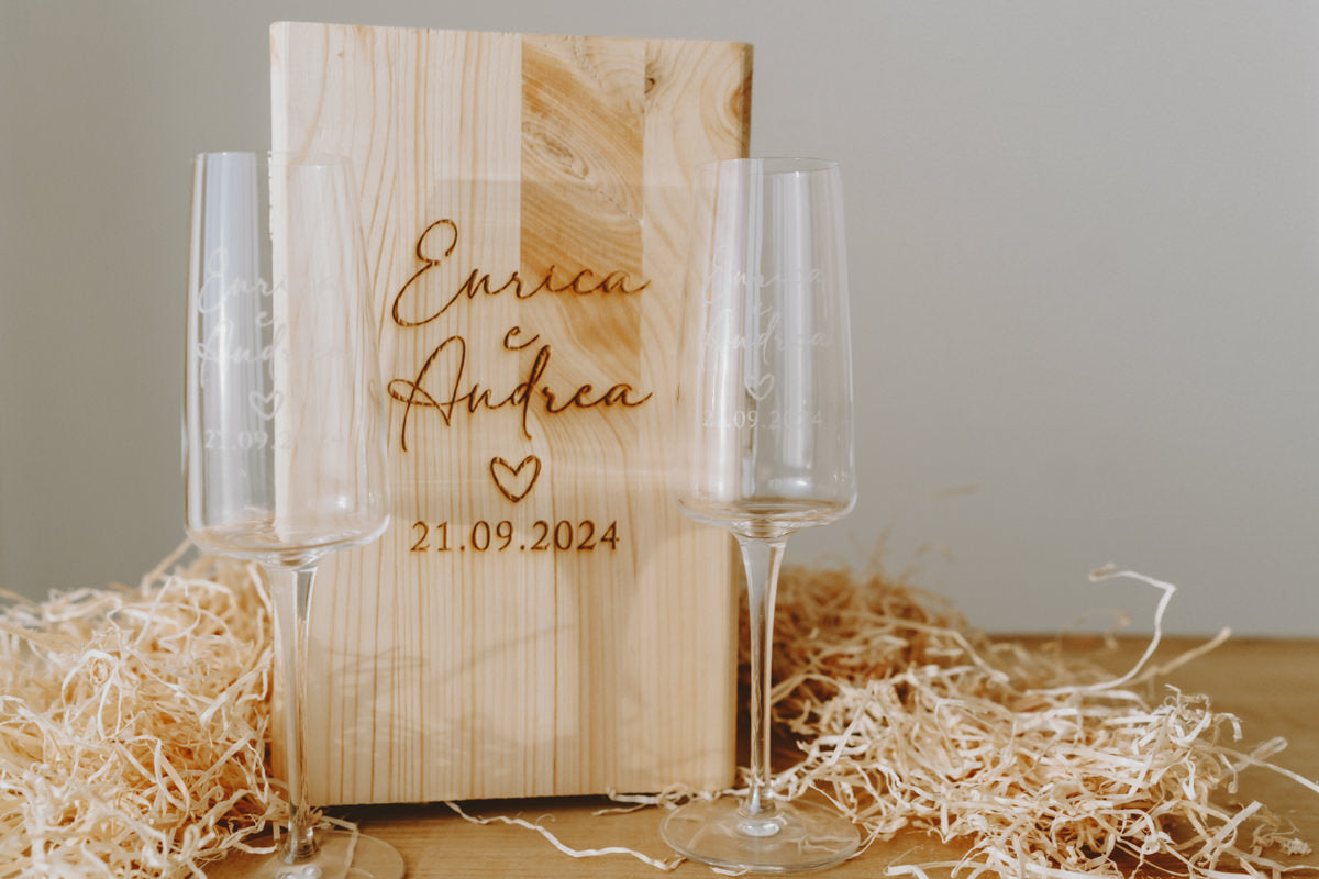 Scatola in legno + Coppia di bicchieri sposi personalizzati