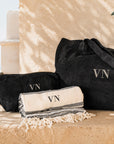 Ensemble Serviette de Plage + Sac + Pochette de Plage "Cala Brandinchi" avec broderie personnalisée