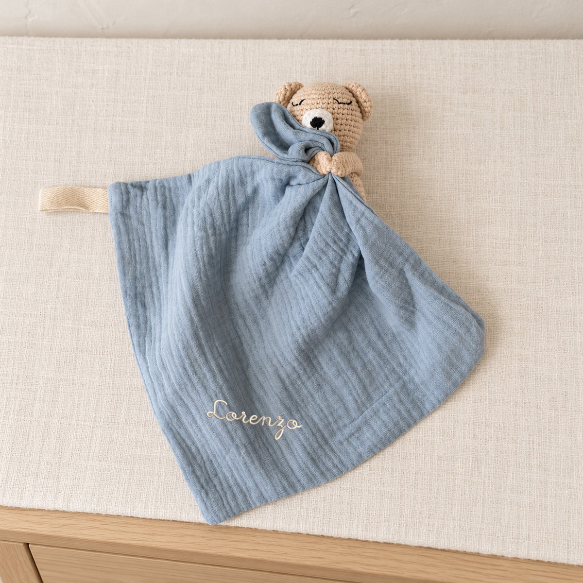 Doudou Orsetto in uncinetto e mussola con ricamo personalizzato
