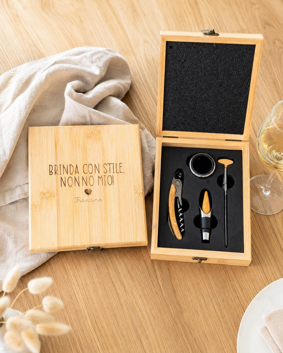Elégant ensemble de 4 accessoires à vin personnalisés