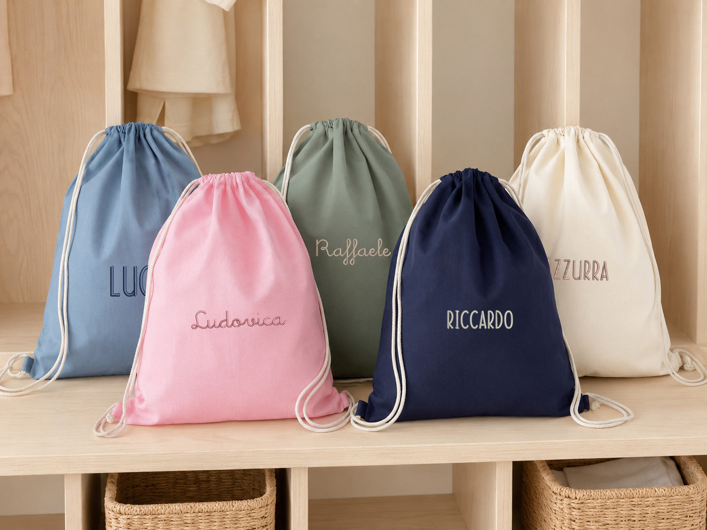 Set Completo Asilo (Bavaglino + Asciugamano + Sacca) con ricamo personalizzato