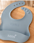 Set nourriture bébé bleu poudré avec bavoir personnalisé